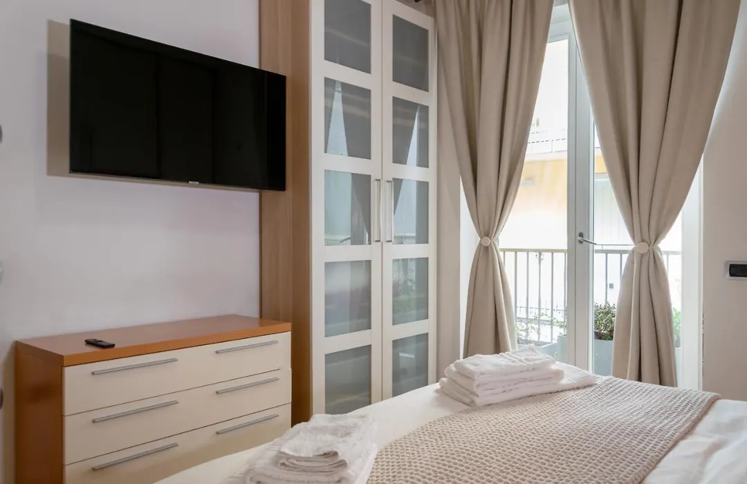 Riva Central Apartment - Free Parking-1