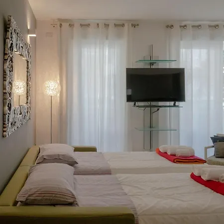 Riva Central Apartment - Free Parking-3